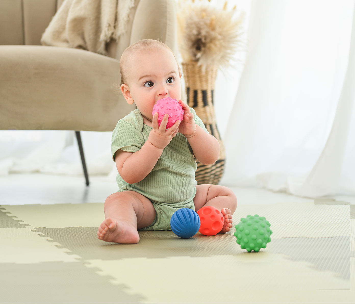 Textured Mini Balls, Display
